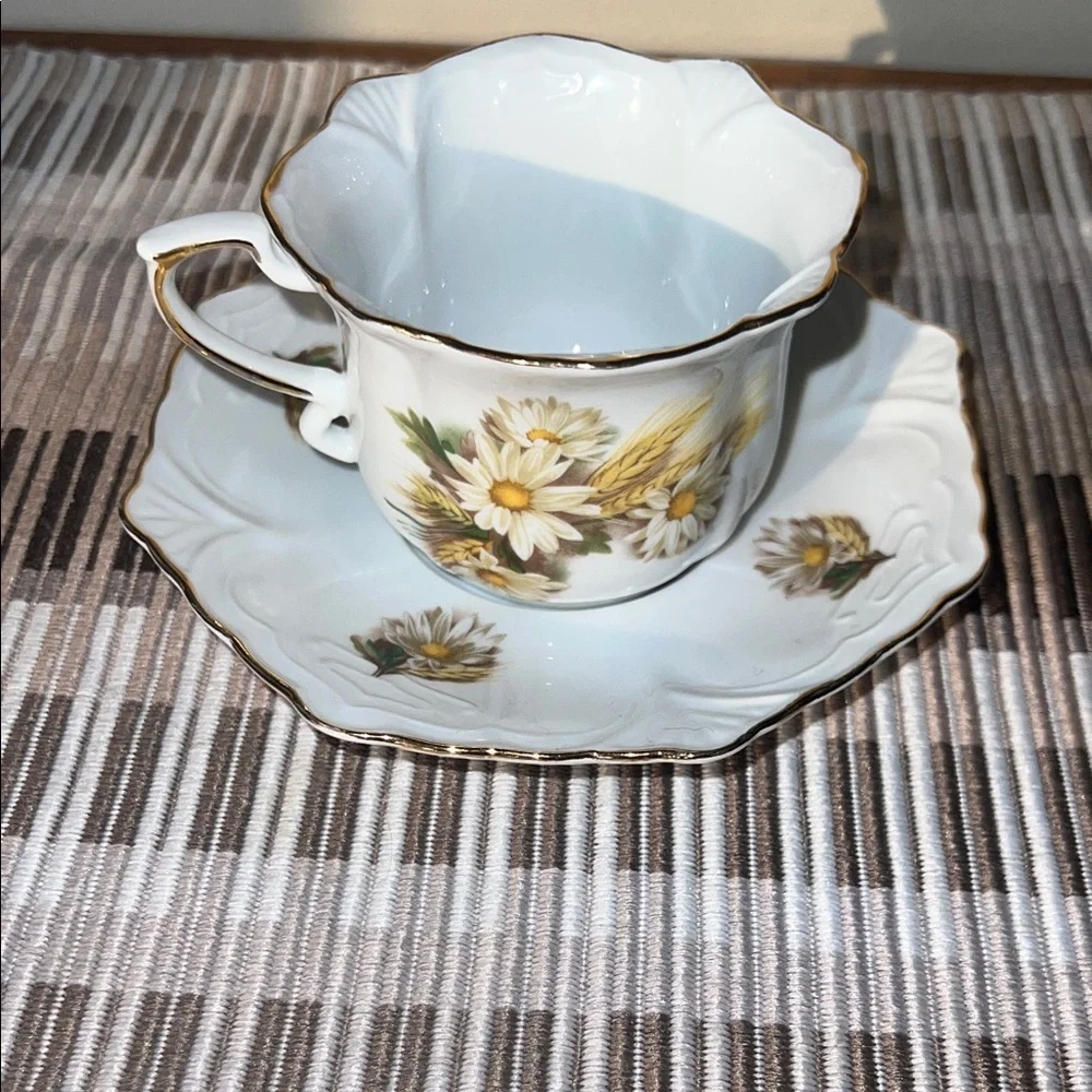 Fielder Keepsakes Fine Porcelain‎ Cup & Saucer Set – Daisies & Wheat